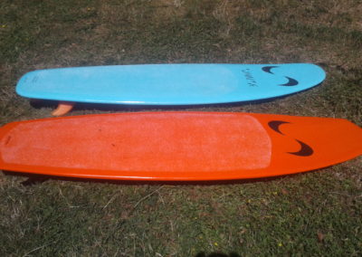 strapless surf board bleue et orange